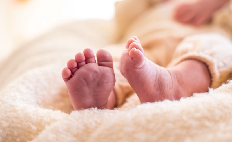 Detail van piepkleine babyvoetjes